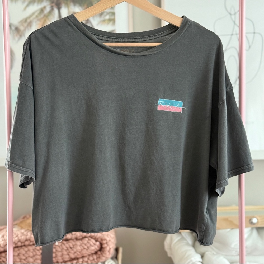 RVCA “Balance of Opposites” Graphic Crop Tee (Size L)